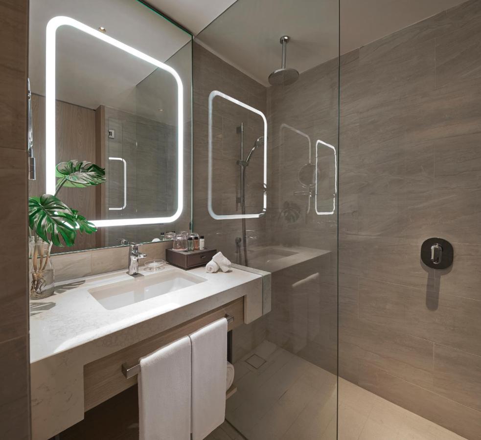 Amari SPICE Penang Hotel Bayan Lepas Bagian luar foto Bathroom
