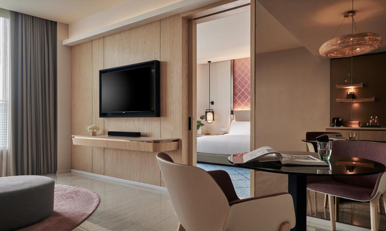 Amari SPICE Penang Hotel Bayan Lepas Bagian luar foto A suite at the hotel
