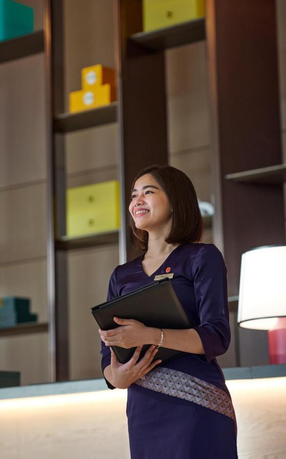 Amari SPICE Penang Hotel Bayan Lepas Bagian luar foto A student at the library