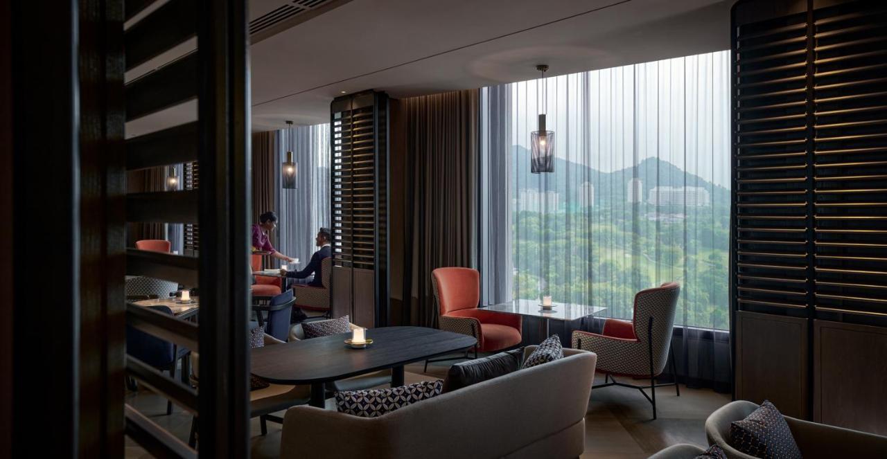 Amari SPICE Penang Hotel Bayan Lepas Bagian luar foto The Lounge at the airport