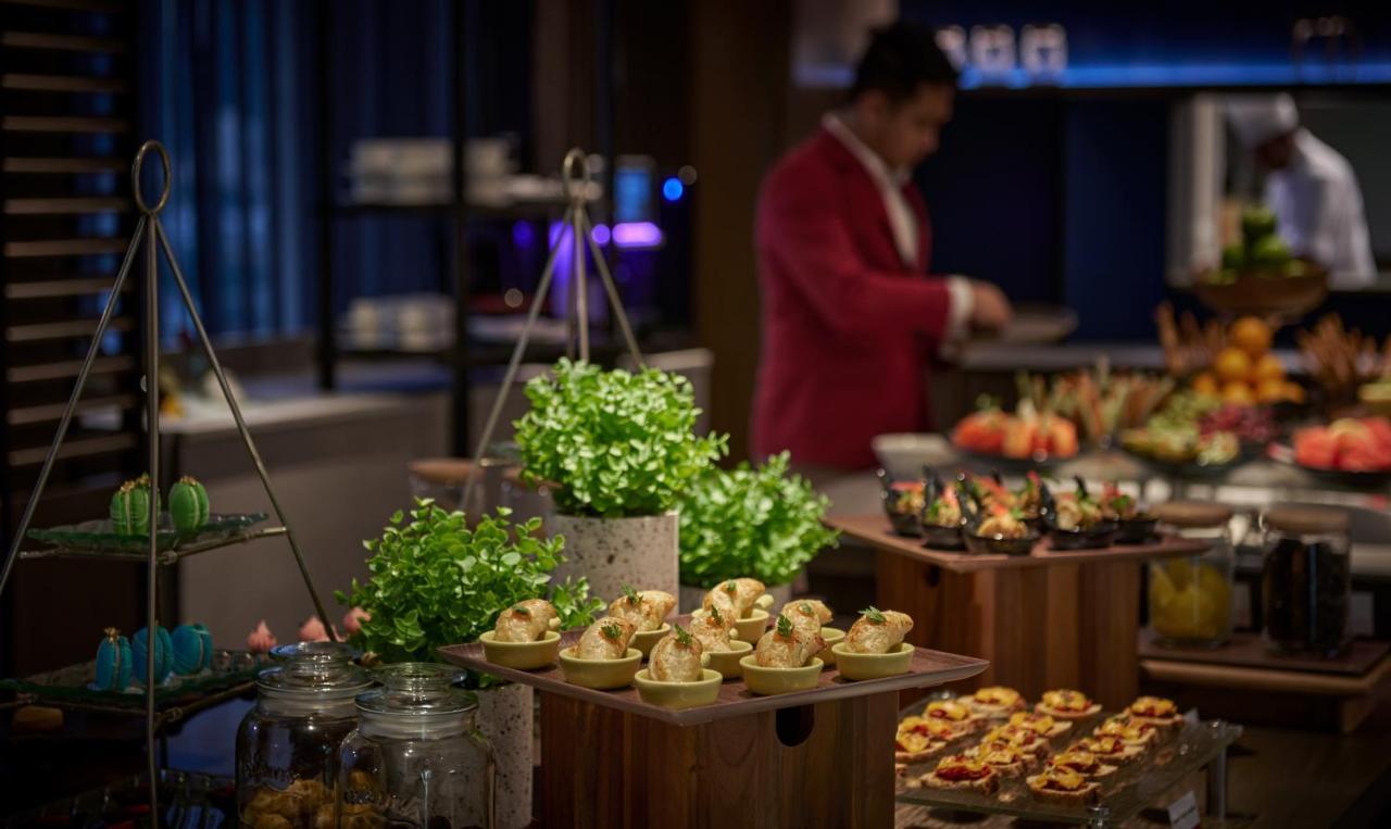 Amari SPICE Penang Hotel Bayan Lepas Bagian luar foto A buffet at a hotel